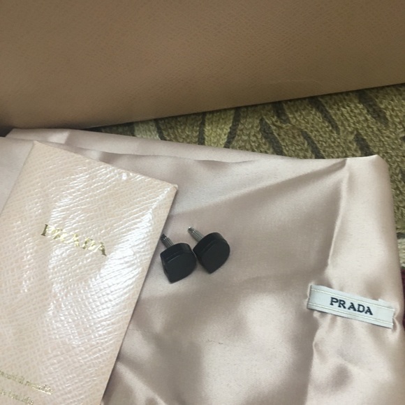 Authentic Prada Court Shoes/Pumps in black - Picture 8 of 11